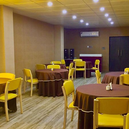 Ace Prime Hotel Велика Нойда Екстер'єр фото