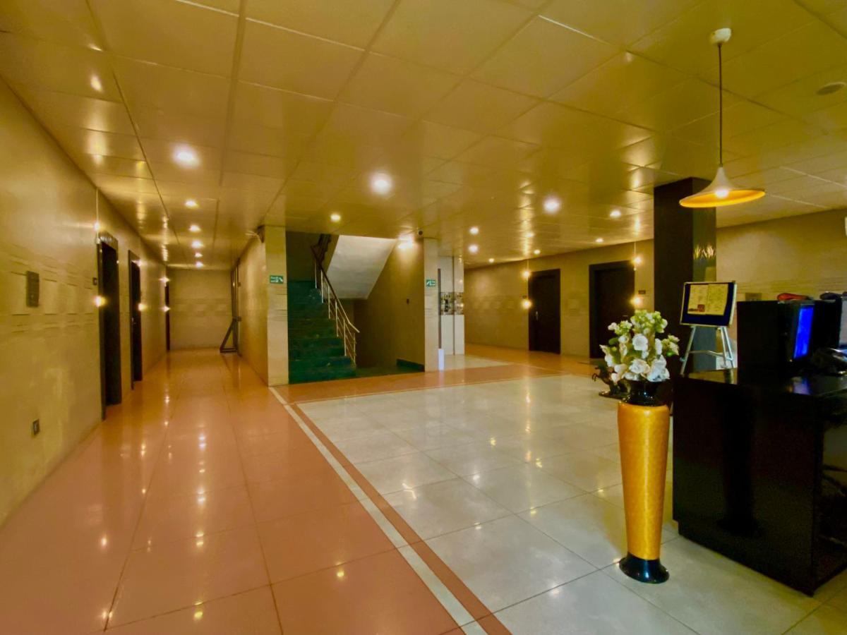 Ace Prime Hotel Велика Нойда Екстер'єр фото