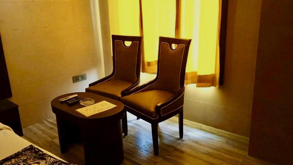 Ace Prime Hotel Велика Нойда Екстер'єр фото