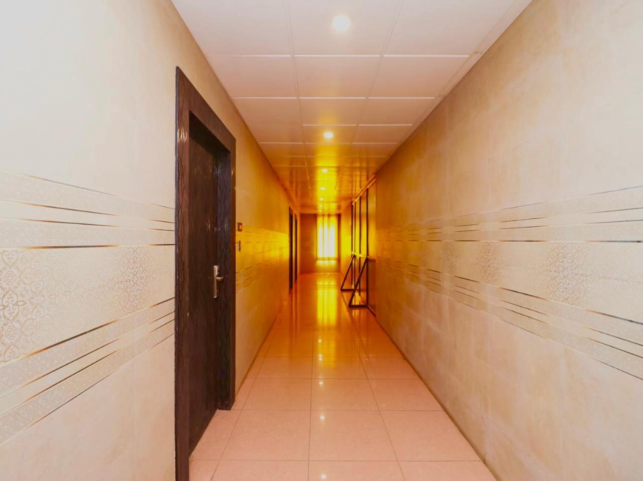 Ace Prime Hotel Велика Нойда Екстер'єр фото