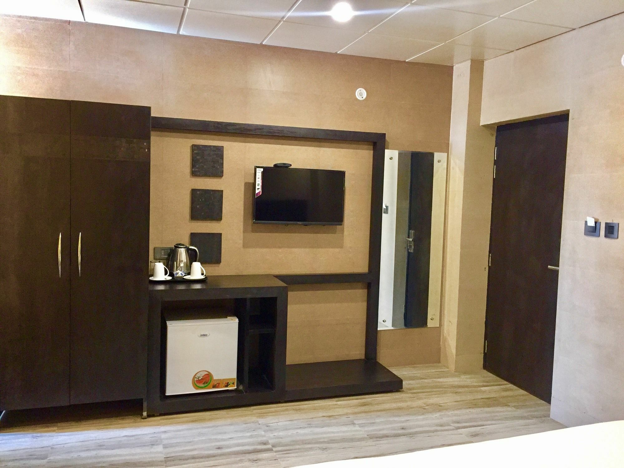 Ace Prime Hotel Велика Нойда Екстер'єр фото