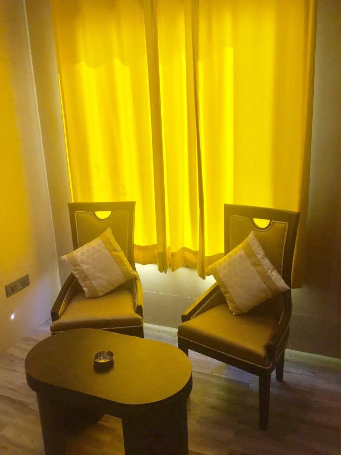 Ace Prime Hotel Велика Нойда Екстер'єр фото