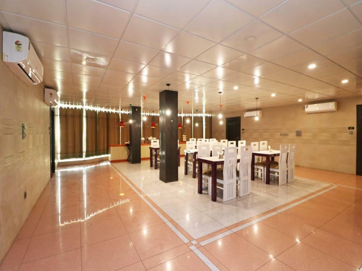 Ace Prime Hotel Велика Нойда Екстер'єр фото