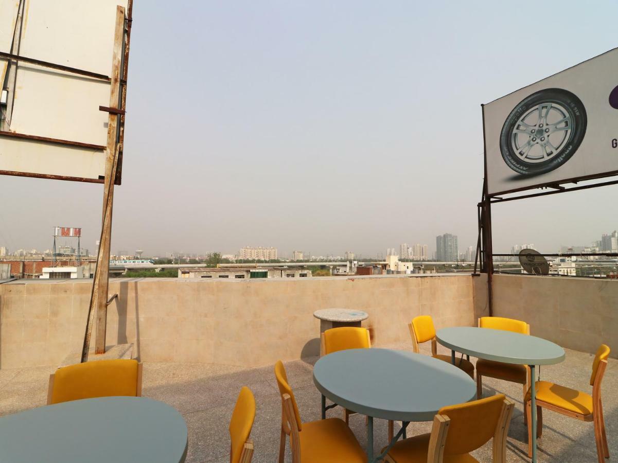 Ace Prime Hotel Велика Нойда Екстер'єр фото